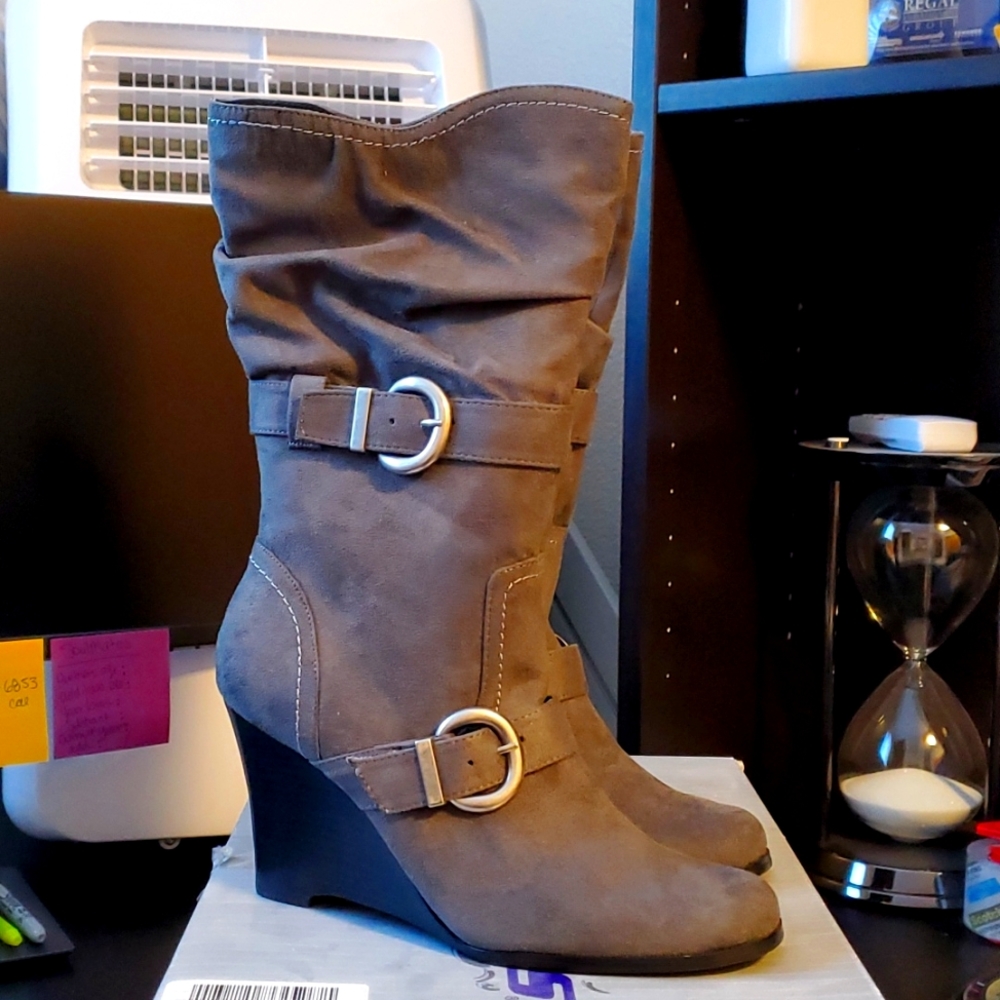 NIB Skechers Gray High Wedge Boot Size 9